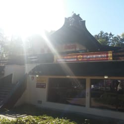 Royal Noisy - Horrible picture of the exterior