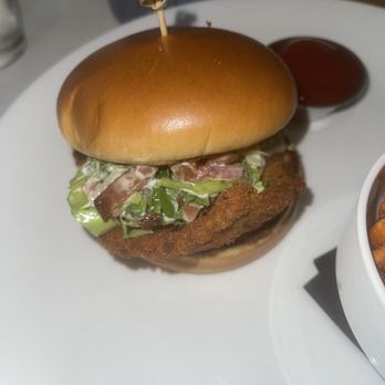 19th Hole - Crispy chicken sandwich - American Near Me - Montverde, Florida