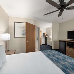 Baymont by Wyndham Mt. Pleasant - Guest room pnq