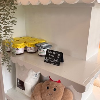 Le Petit Four Bakery - Bakeries Near Me - Wellesley, Massachusetts