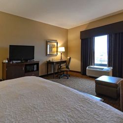 Hampton Inn Geneseo - Guest room