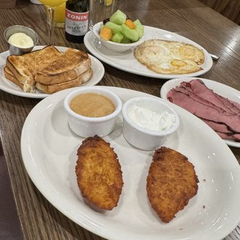 Nate'n Al's - Potato Latkes (2) 2 Slices Bread 3 Eggs Your Way Pastrami side - Delis Near Me - Beverly Hills, California