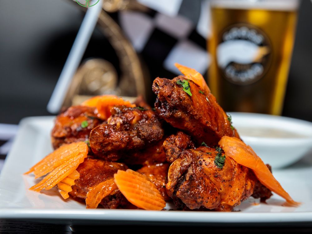 CLUTCH SPORTS BAR Updated July 2024 15 Photos 600 West Ave