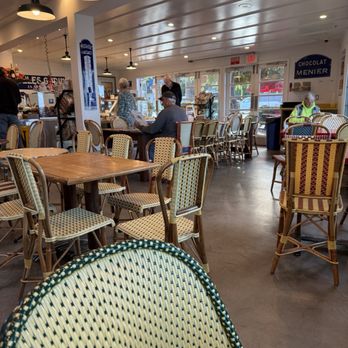 Moulin - Interior - Bakeries Near Me - San Clemente, California