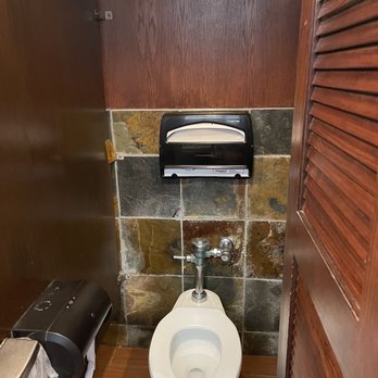 Liliha Bakery - Clean Bathroom - Bakeries Near Me - Honolulu, Hawaii