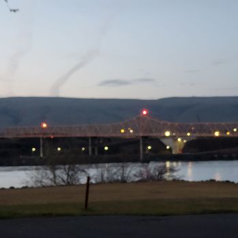 Tierra De Lobos Winery - The Bridge at dusk. - Wine Tasting Room Near Me - The Dalles, Oregon Tierra De Lobos Winery - The Bridge at dusk. - Wine Tasting Room Near Me - The Dalles, Oregon
