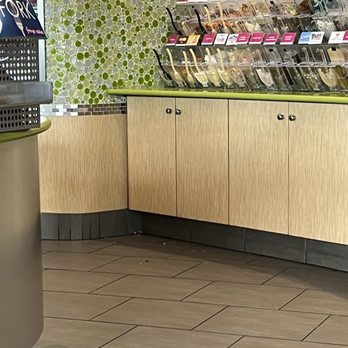 Menchie's - A bit messy and could use some cleaning up - Ice Cream & Frozen Yogurt Near Me - Acworth, Georgia