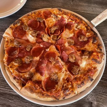Picazzo's - Meaty Meaty pizza - yummmmmm - Gluten-Free Near Me - Gilbert, Arizona Picazzo's - Meaty Meaty pizza - yummmmmm - Gluten-Free Near Me - Gilbert, Arizona