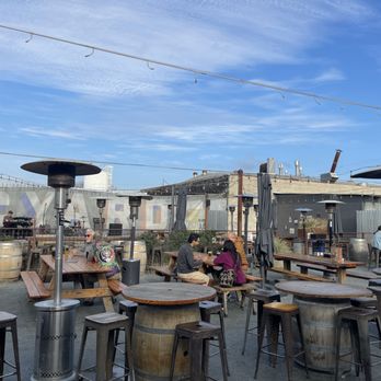 SACYARD COMMUNITY TAP HOUSE - Updated September 2025 - 395 Photos & 289