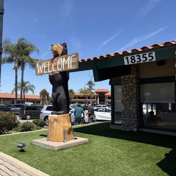 Black Bear Diner Tarzana - Outside Welcome sign and they mean it - Diners Near Me - Tarzana, California