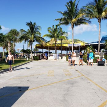 Blue Pointe Bar and Grill - Bars Near Me - Tequesta, Florida