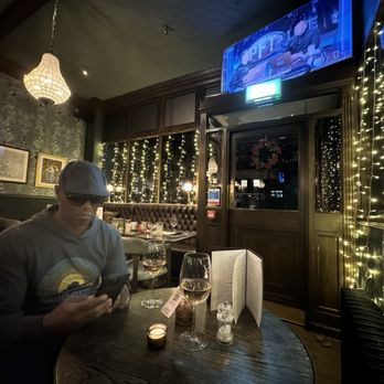 The Castle - Charming twinkle lights - Pubs Near Me - London, XGL