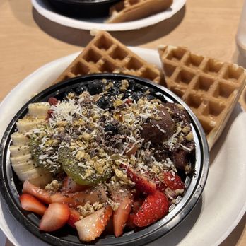 Waffle and Berry - Açaí bowl and waffle - Waffles Near Me - Honolulu, Hawaii