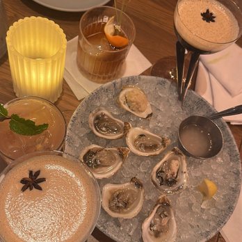 Earls Kitchen + Bar - Cocktail Bars Near Me - Honolulu, Hawaii Earls Kitchen + Bar - Cocktail Bars Near Me - Honolulu, Hawaii
