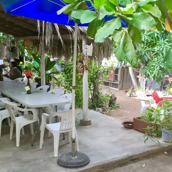La Garita - Garden patio dining - Mexican Near Me - La Paz, BCS