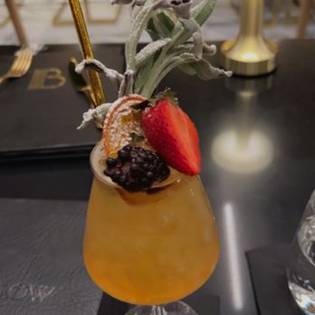 Bungalow Downtown Dining - Mixed cocktail - Steakhouses Near Me - Houston, Texas Bungalow Downtown Dining - Mixed cocktail - Steakhouses Near Me - Houston, Texas