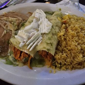 Cielito Lindo - Enchiladas suizas (I spread the sour cream before realizing I wanted to take a pic. The original presentation was not quite so messy, haha) - Mexican Near Me - Oakland Park, Florida