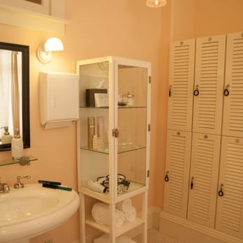 Waterstone Spa - Women's Changing Room - Massage Near Me - Ashland, Oregon Waterstone Spa - Women's Changing Room - Massage Near Me - Ashland, Oregon