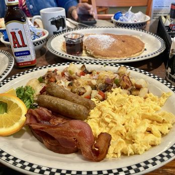 Black Bear Diner Tarzana - The Grizz - Diners Near Me - Tarzana, California