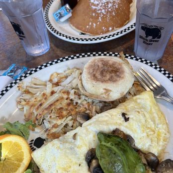 Black Bear Diner - California Omelette (480 cals.) with Link Sausage (260 cals.) - Diners Near Me - Colma, California Black Bear Diner - California Omelette (480 cals.) with Link Sausage (260 cals.) - Diners Near Me - Colma, California