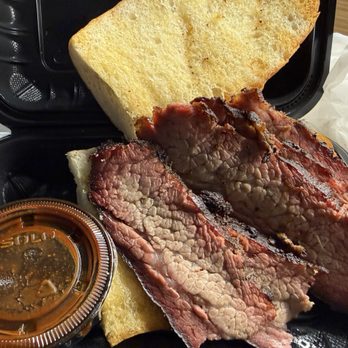 Busters Og Bbq & Grill - This is what 14.99 gets you the tri-tip sandwich throw some extra slices and I'm all in - Barbeque Near Me - Ventura, California