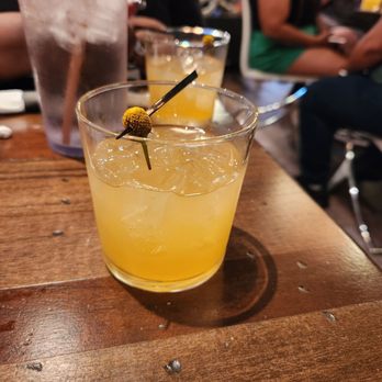 Blue Grass Tours - Bee Sting drink at Agave & Rye - Transportation Near Me - Lexington, Kentucky Blue Grass Tours - Bee Sting drink at Agave & Rye - Transportation Near Me - Lexington, Kentucky