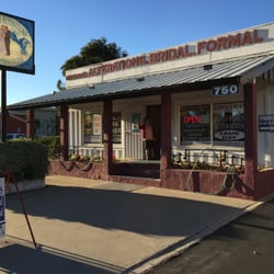 Miryana's Alterations - Visit us at 750 E Valley Parkway. We have plenty of parking available behind the building.