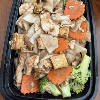 Dara Thai - Pad see ew chicken - Thai Near Me - Belmont, California