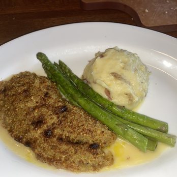 Cooper’s Hawk Winery & Restaurant - Pistachio Crusted Grouper w/ asparagus & mashed potatoes - New American Near Me - Orlando, Florida Cooper’s Hawk Winery & Restaurant - Pistachio Crusted Grouper w/ asparagus & mashed potatoes - New American Near Me - Orlando, Florida