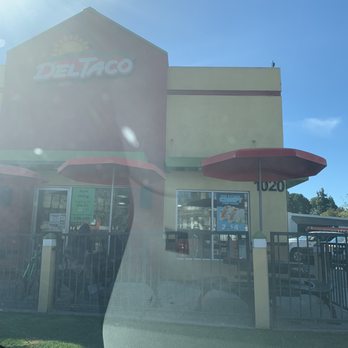 Del Taco - Exterior - Mexican Near Me - Fullerton, California