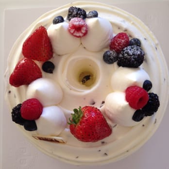 Paris Baguette - Strawberry fresh cream cake - Bakeries Near Me - Cambridge, Massachusetts Paris Baguette - Strawberry fresh cream cake - Bakeries Near Me - Cambridge, Massachusetts