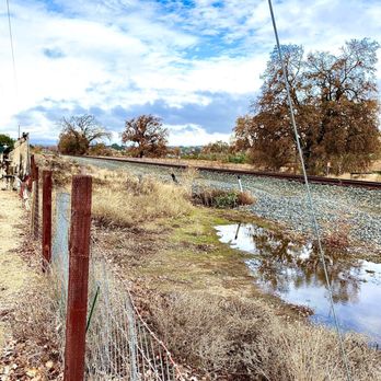 Lebber's Pizza - Picture of the railroad tracks behind Lebber's. - Pizza Near Me - Atascadero, California