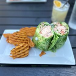 Par 3 Sports Bar & Grill - Salmon wrap