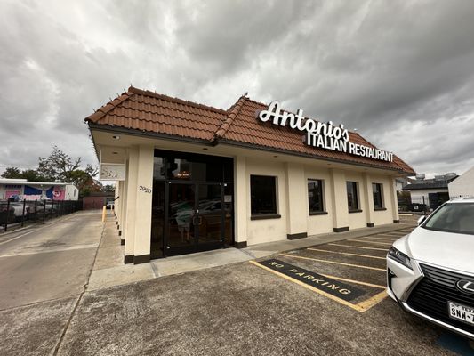 Antonio’s Flying Pizza by null