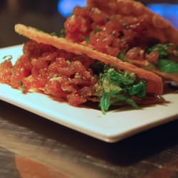 Vista Vino - Tuna tacos with seaweed salad