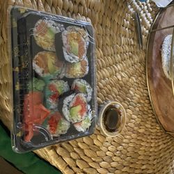 Osaka - Tuna roll with cucumber and avocado, Double crunch roll.