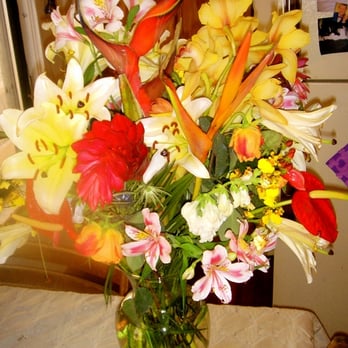 Brattle Square Florist - Behold! A bouquet from Brattle Sq. Florist - Florists Near Me - Cambridge, Massachusetts