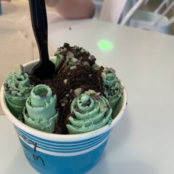 Curly Cream Rolled Ice Cream - Ice Cream & Frozen Yogurt Near Me - Destin, Florida Curly Cream Rolled Ice Cream - Ice Cream & Frozen Yogurt Near Me - Destin, Florida