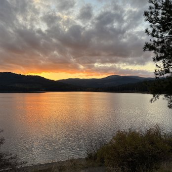 Log Cabin Resort - Resorts Near Me - Inchelium, Washington