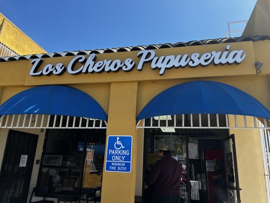 Los Cheros Pupuseria by null