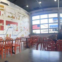 6th Street Cafe & Pizza - Dining area