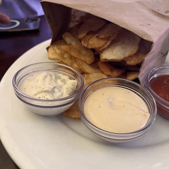 Elephant & Castle - Crisps & Dips - Pubs Near Me - Boston, Massachusetts Elephant & Castle - Crisps & Dips - Pubs Near Me - Boston, Massachusetts