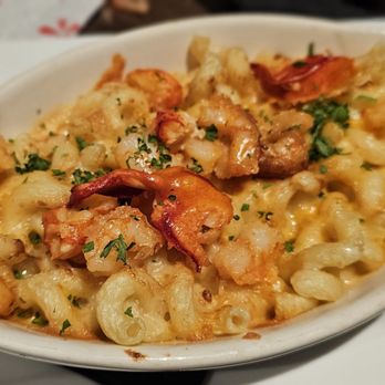 DOCO - Tom's Watch Bar Butter-Poached Lobster & Shrimp Mac n Cheese - Shopping Centers Near Me - Sacramento, California