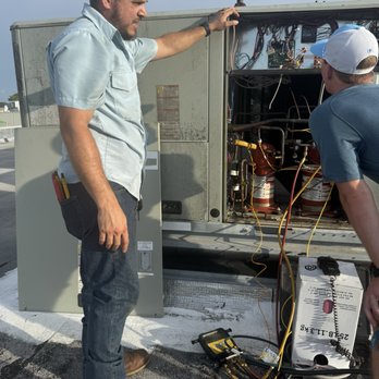 Cool Edge AC & Appliances - Cool Edge AC technicians performing commercial rooftop HVAC service and equipment diagnostics in the Tampa Bay area. - Heating & Air Conditioning/HVAC Near Me - Land O' Lakes, Florida Cool Edge AC & Appliances - Cool Edge AC technicians performing commercial rooftop HVAC service and equipment diagnostics in the Tampa Bay area. - Heating & Air Conditioning/HVAC Near Me - Land O' Lakes, Florida