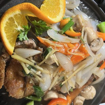 Thai Tree - Ginger stirfry duck, with a large serving of duck, red peppers, and mushrooms, onions, and  in a rich and flavorful ginger sauce - Thai Near Me - Portland, Maine