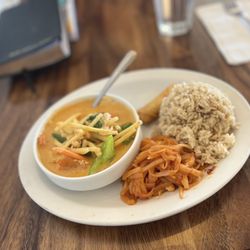 Naung Mai Thai Kitchen - Lunch special. Red curry, brown rice, chicken... 10 bucks!