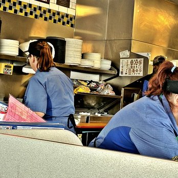Waffle House - Byron - The staff all worked tirelessly through the entire morning rush - Breakfast & Brunch Near Me - Byron, Georgia