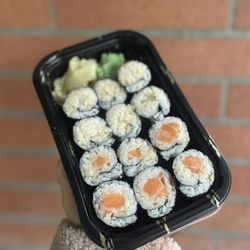 Musashi’s - Spicy salmon and spicy scallop roll