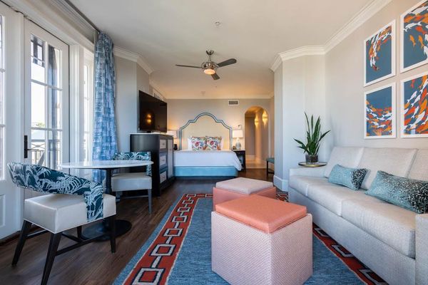 The Pearl Hotel by null