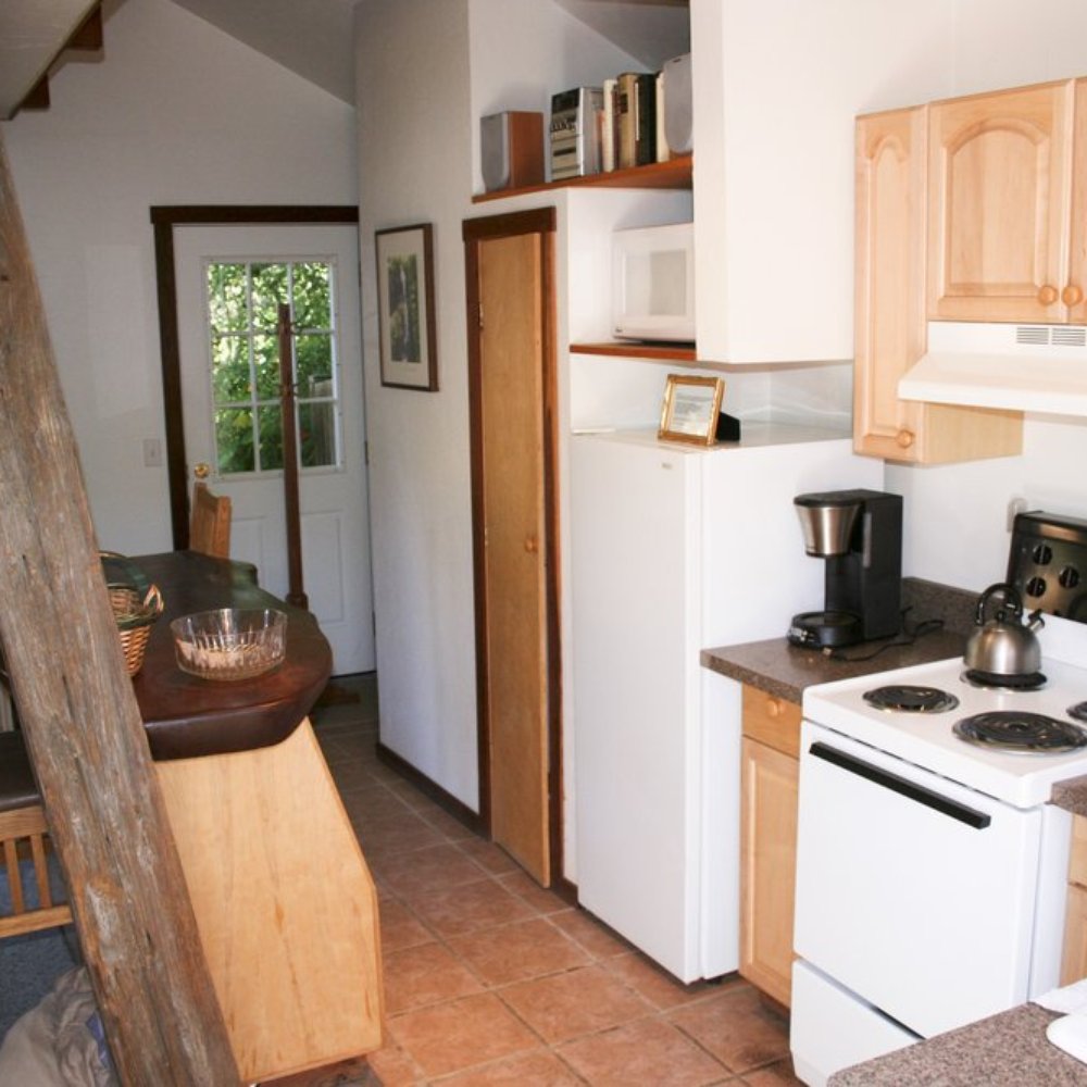 Lodging & Llamas - Garden Tower - Kitchen - Guest Houses Near Me - Fort Bragg, California Lodging & Llamas - Garden Tower - Kitchen - Guest Houses Near Me - Fort Bragg, California